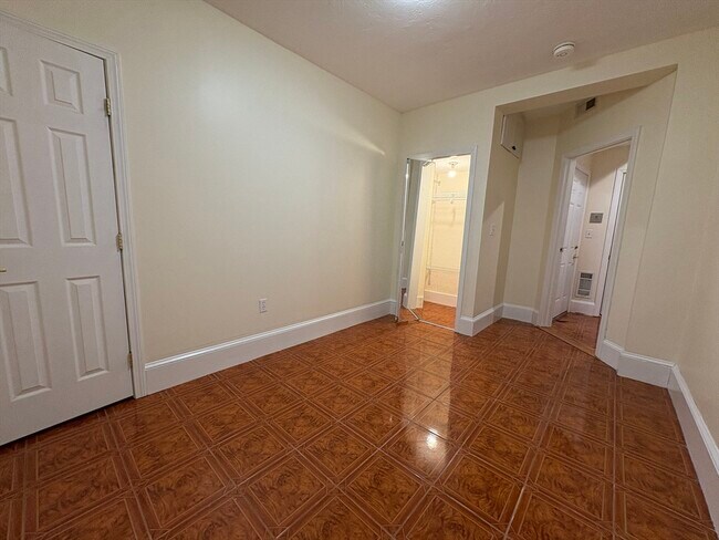 Building Photo - 69 Babcock St