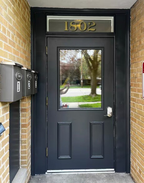 Building Photo - 1802 E Howard Ave