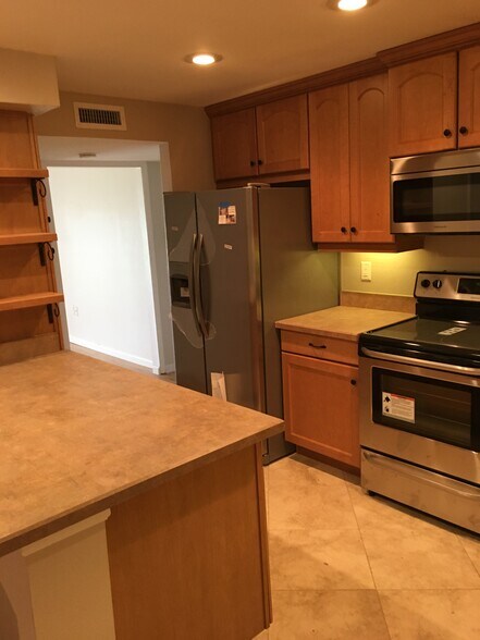 Building Photo - 516 Orange Dr