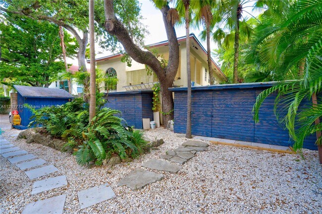 Building Photo - 2755 SW 2nd St