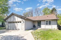 Building Photo - 4 Bed | 2 Bath Remodeled Home
