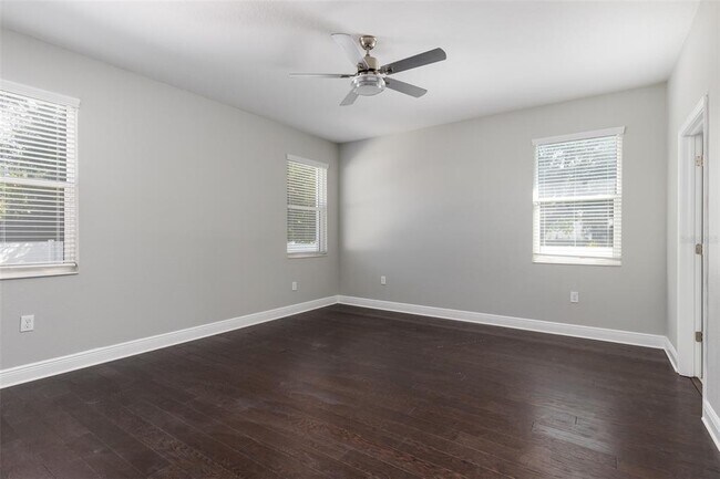 Building Photo - 506 E Robles St