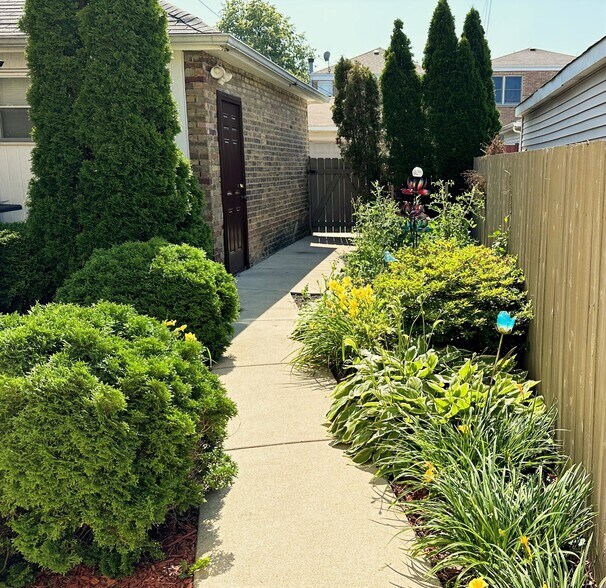 Side yard - 5940 N Bernard St