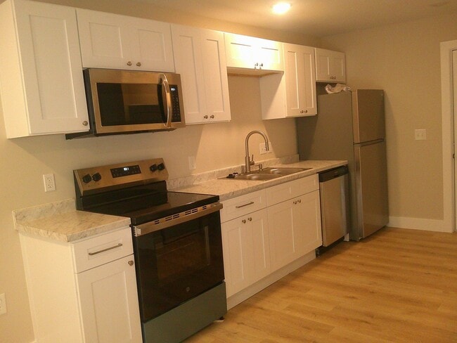 Building Photo - Fully Remodeled 2 Bed 1 Bath House