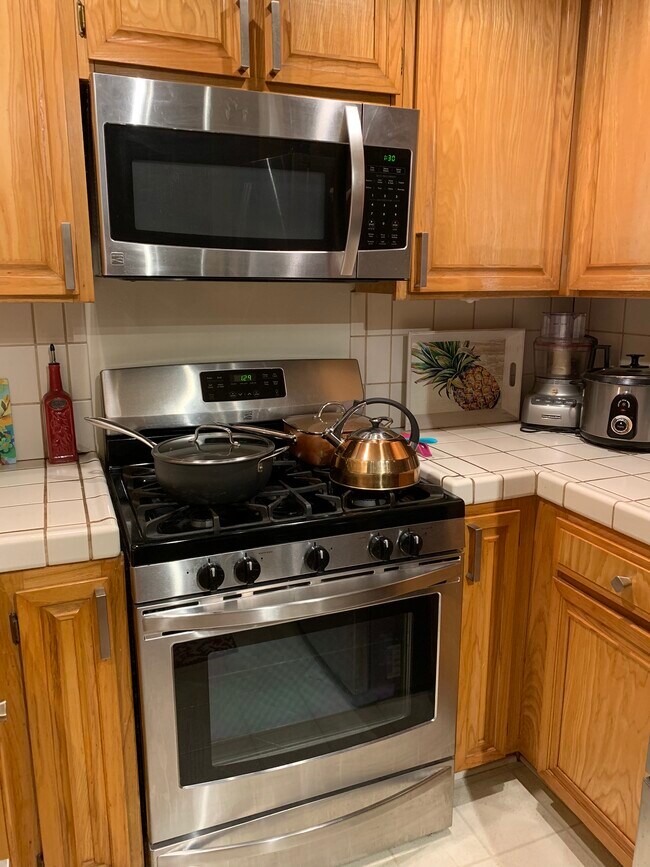 Kitchen - 10475 Eastborne Ave