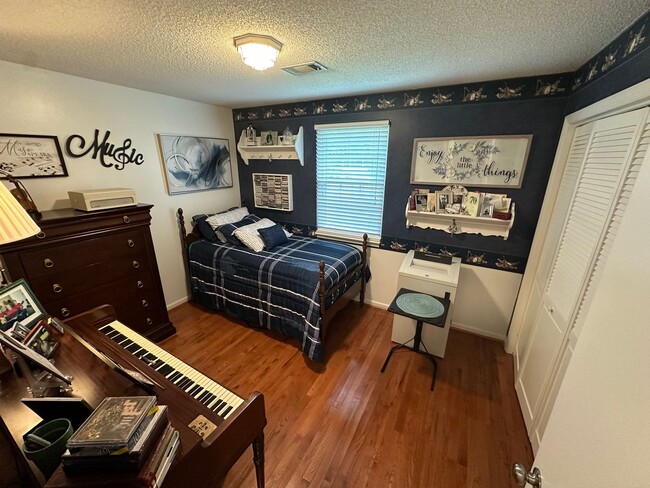 Building Photo - FULLY FURNISHED, SINGLE-FAMILY HOME IN NOR...