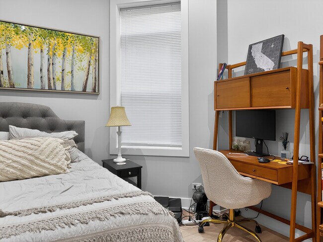 Building Photo - 2451 N Albany Ave