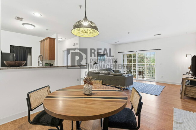 Building Photo - 7223 Althorp Way