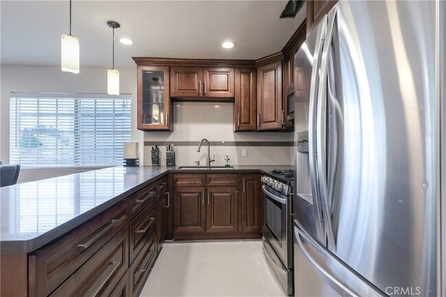 Building Photo - 1217 Elm Ave