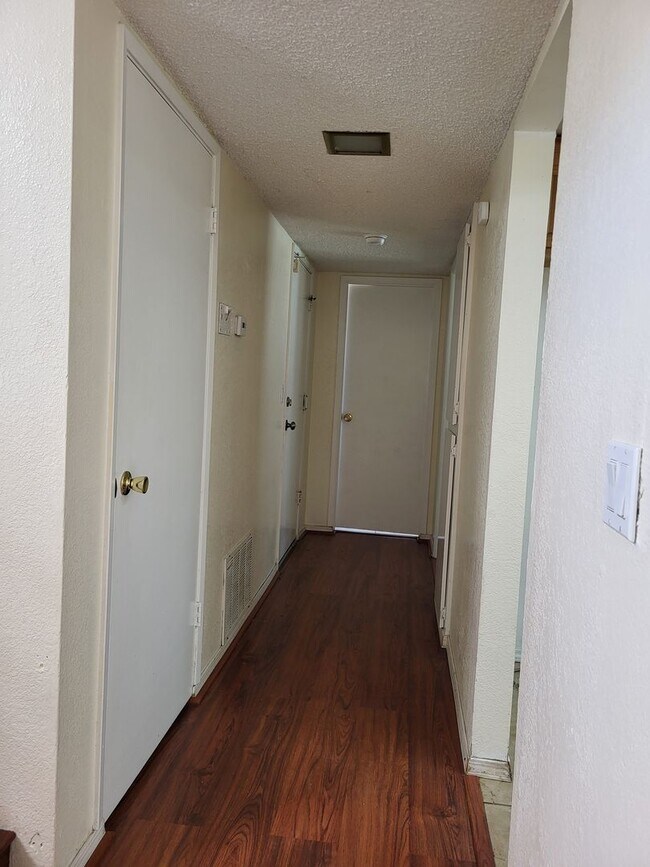 Building Photo - 125 Serpentine Dr