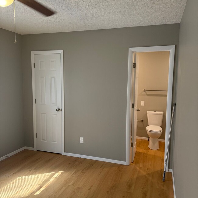 Building Photo - remodeled 3 bedroom 2 bathroom home