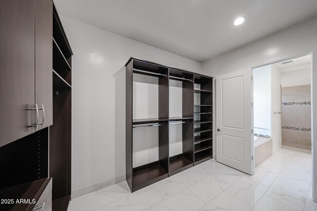 Building Photo - 6327 E Dixileta Dr