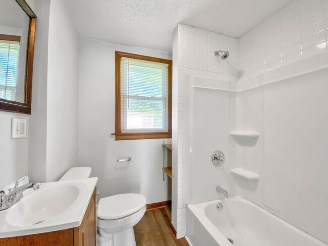 Building Photo - 6608 E 67th St