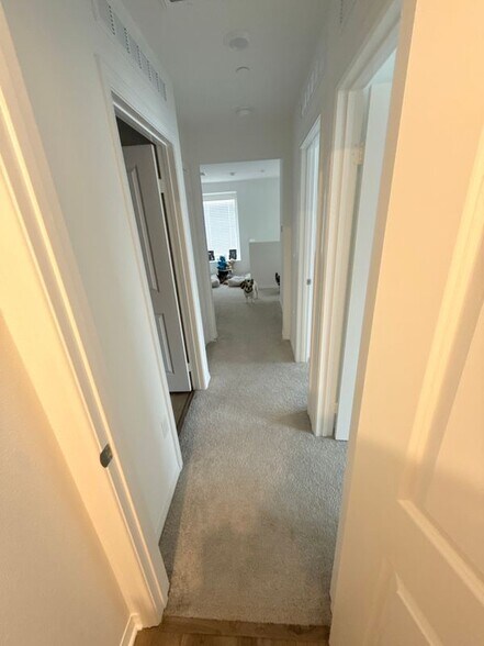 Building Photo - 2448 Powell Dr