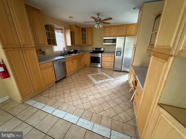 Building Photo - 394 Croshaw Rd