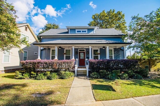 Primary Photo - Stunning 3 Bedroom, 2.5 Bath in Historic E...