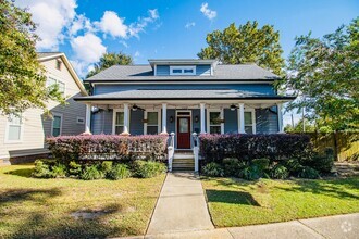 Building Photo - Stunning 3 Bedroom, 2.5 Bath in Historic E...