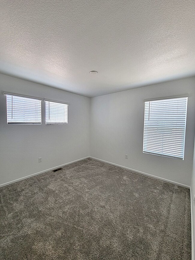 Building Photo - ALL PROSPECTIVE TENANTS MUST SUBMIT A $58 NON-REFUNDABLE APPLICATION FEE PER APPLICANT ONLINE AND...