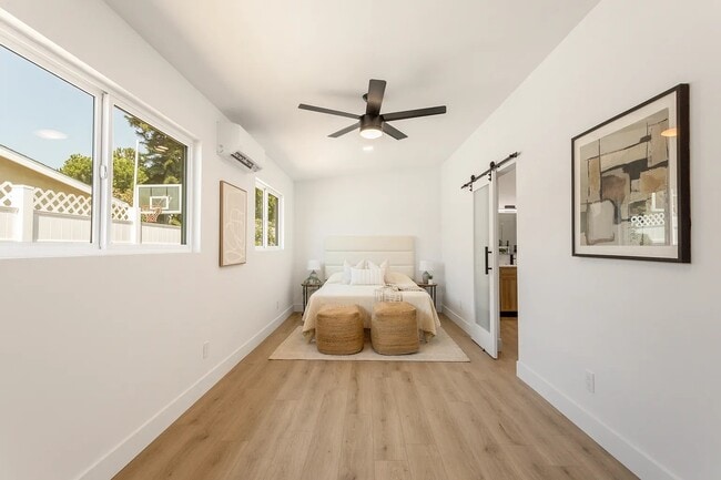 Building Photo - 820 Iris Ave