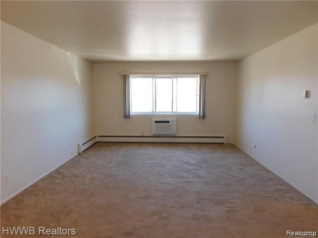 Building Photo - 805 Plate St