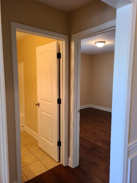 Building Photo - 4808 Hidden Valley Ct