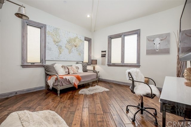 Building Photo - 736 Esplanade