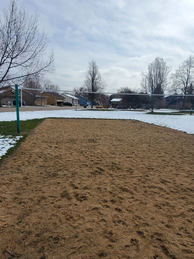 Building Photo - 4B/2B Home with Attached Garage in Longmont Ready for June!