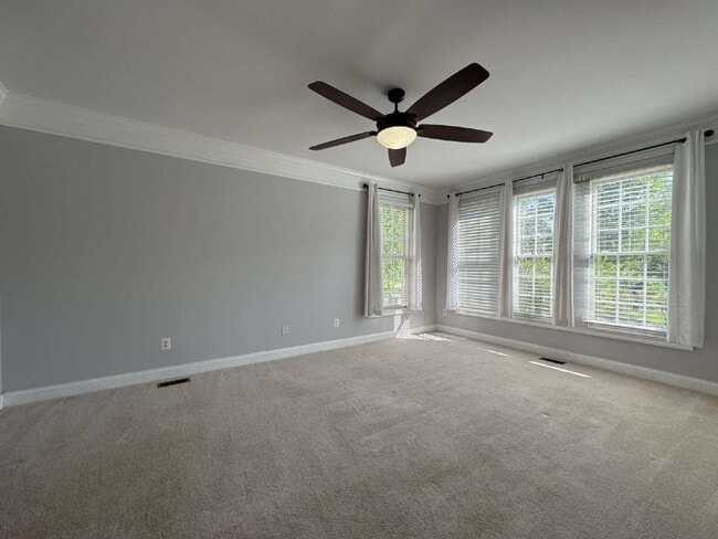Building Photo - Spacious Elegance in Gated Piedmont!