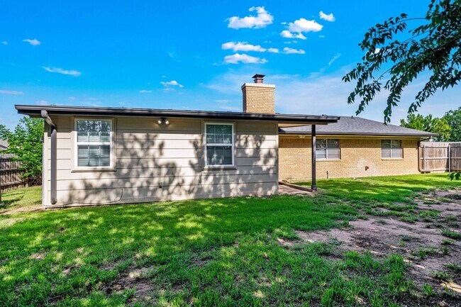 Building Photo - Remodeled