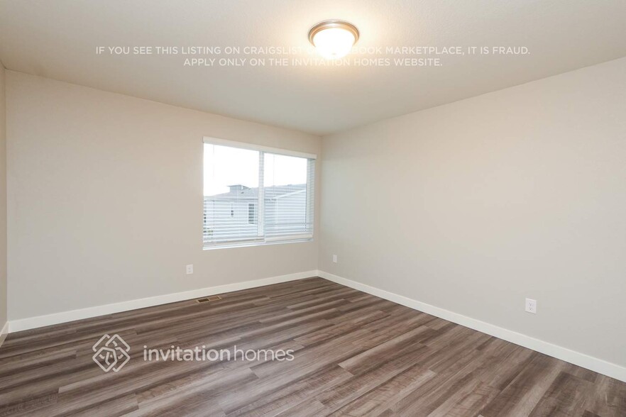 Building Photo - 11216 House Finch Ln