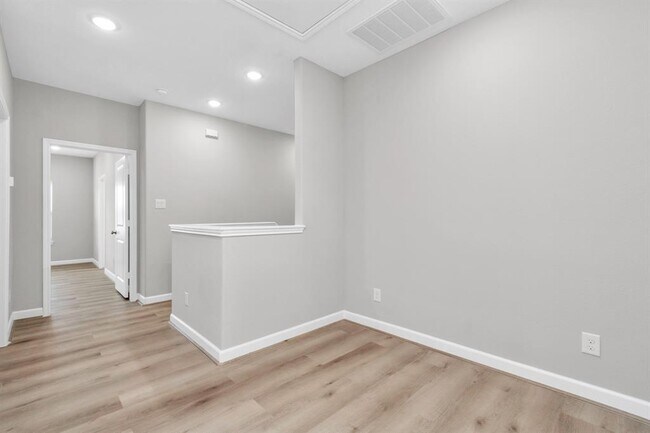 Building Photo - 2347 Hoskins Dr