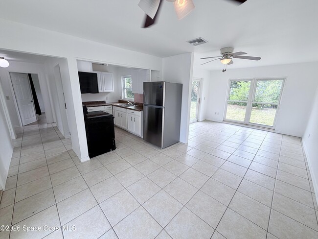 Building Photo - 2107 Little John Rd