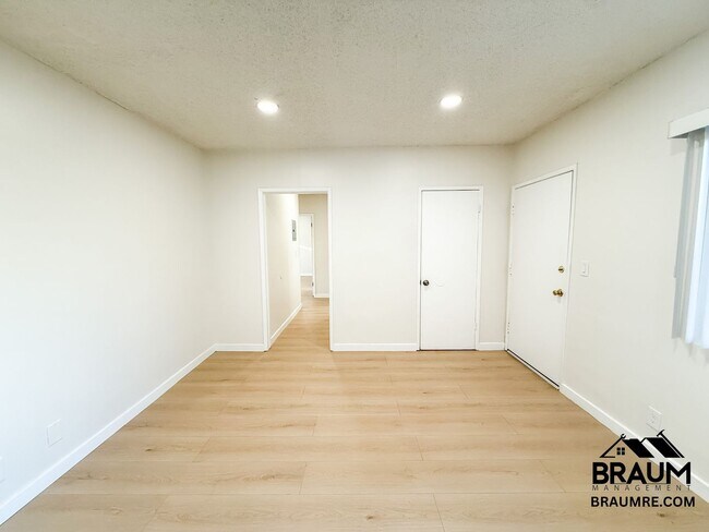 Building Photo - 13115 Oxnard St