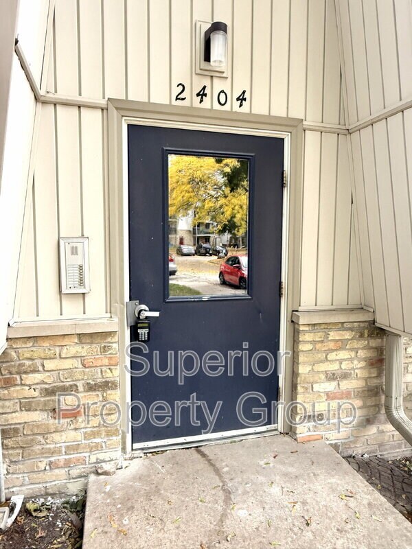 Building Photo - 2404 Independence Ln