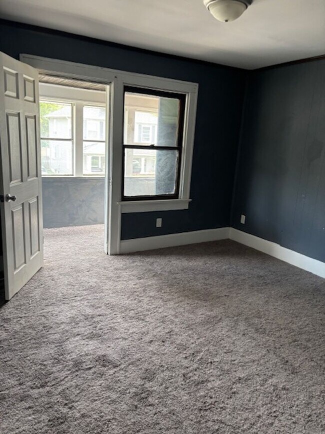 Building Photo - Move in Ready- $1495.00