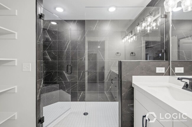 Building Photo - Beautiful Row End Townhome in Park City Utah!