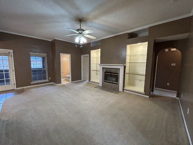 Building Photo - Home For Rent