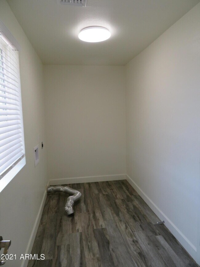 Building Photo - 2156 E Jerome Ave