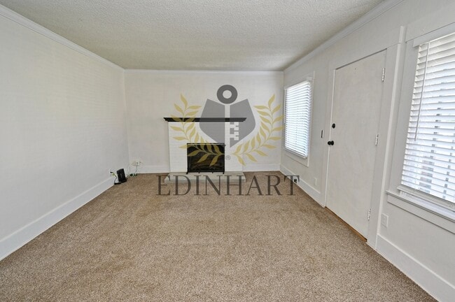 Building Photo - 630 E Dudley Ave