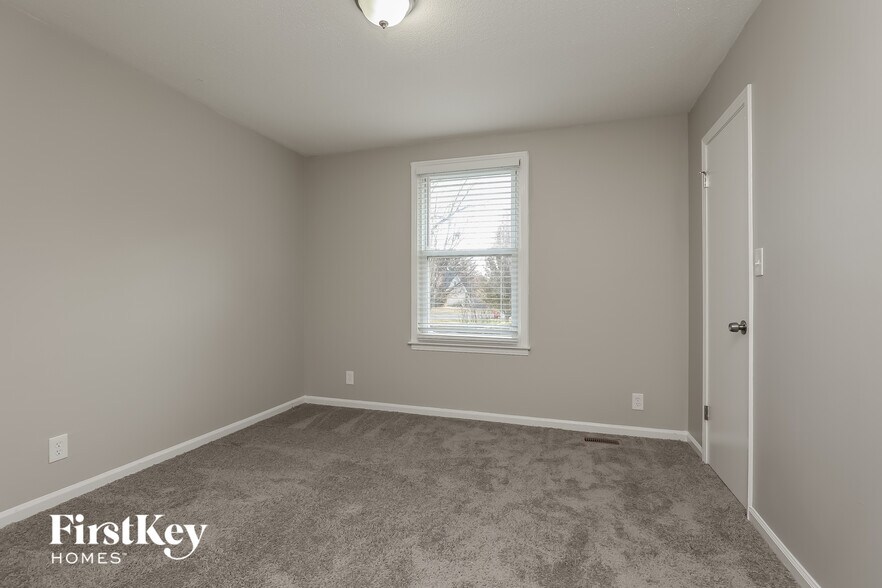 Building Photo - 1831 Palamino Dr