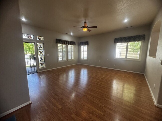 Building Photo - Gated 55+ Community - 2 bedroom/2bathroom