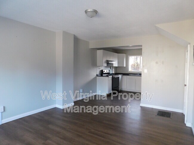 Building Photo - 200 Lewis St