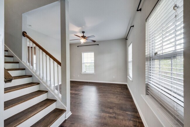 Building Photo - Welcome home to this stunning home in the great Sylvan Heights neighborhood!