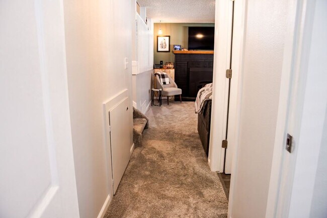 Building Photo - 6065 Pemberton Way