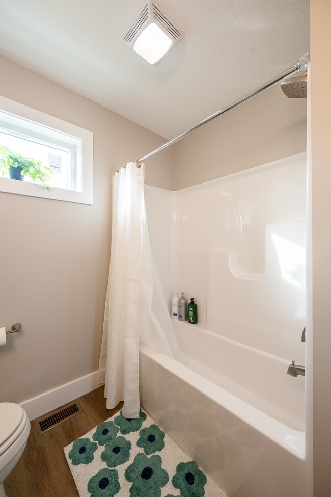 Building Photo - 601 E Miller Dr