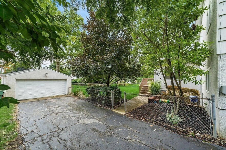 Building Photo - 3628 Clearview Ave