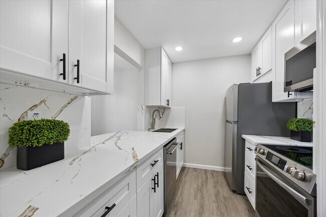 Building Photo - 8939 Gaylord Dr