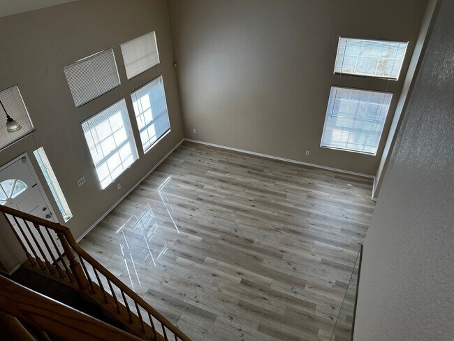 Building Photo - Beautiful Orangecrest Rental – Move-In Ready!