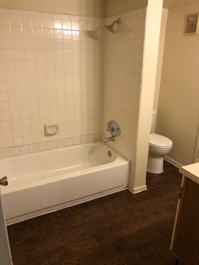 Building Photo - 2 BEDROOM CONDO BY UNT