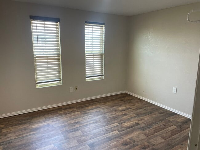 Building Photo - Cabin B